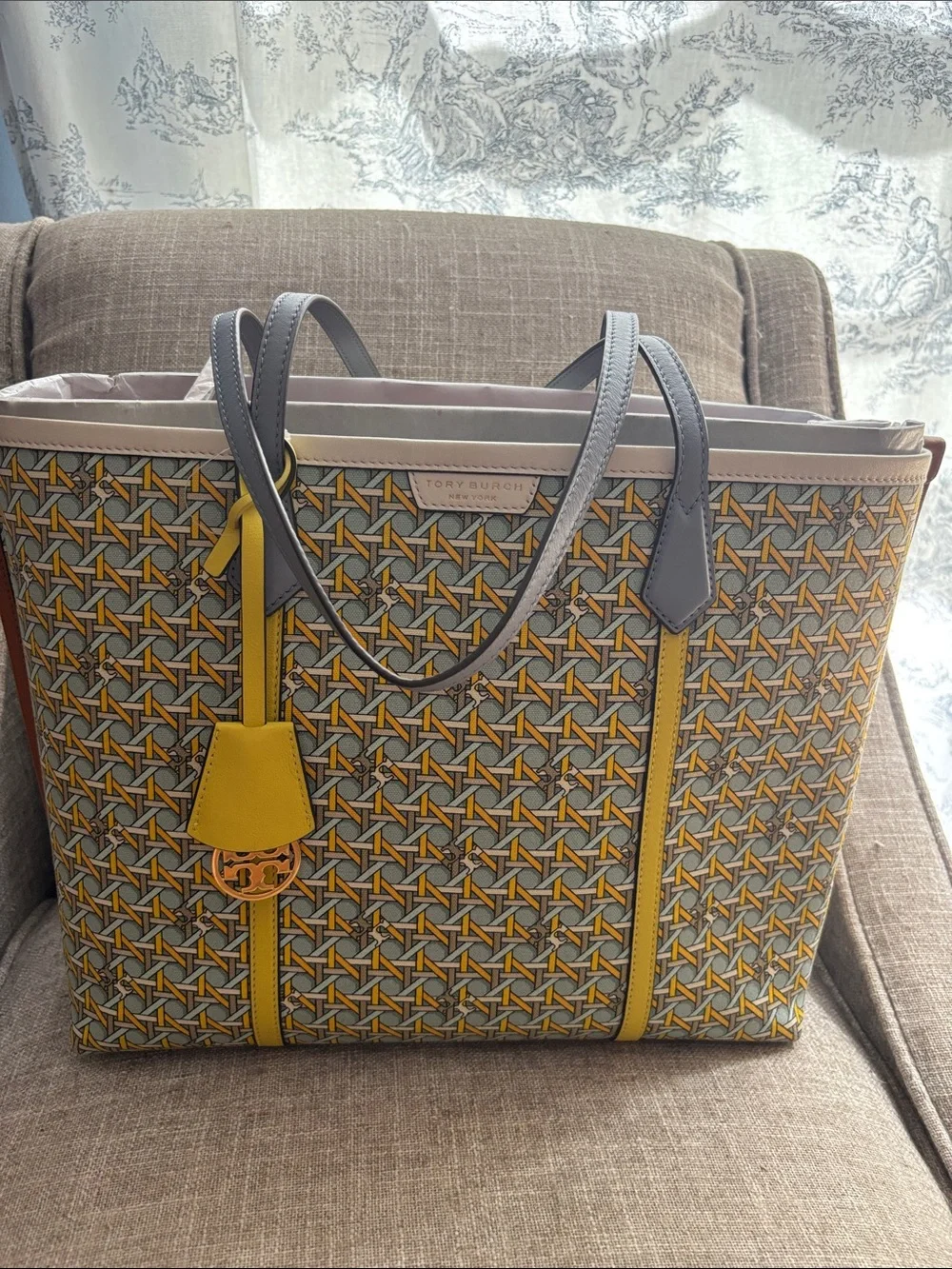 New with Tags Tory Burch Perry Triple Compartment Tote Bag in Basketweave Print - Picture 15 of 16